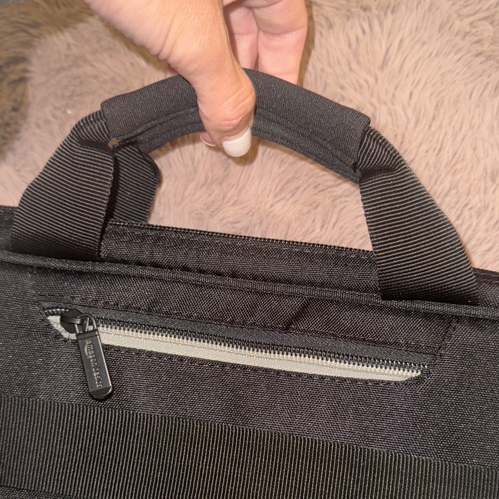 Stylish Black Laptop Bag for Men - Picture 3 of 8